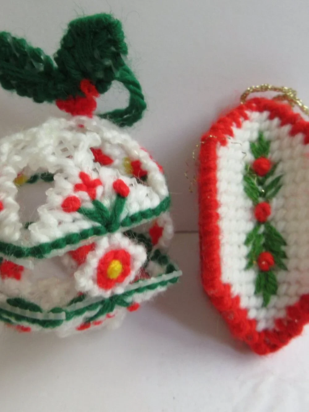 31 Plastic Canvas Handmade 3D Needlepoint Christmas Ornaments 1